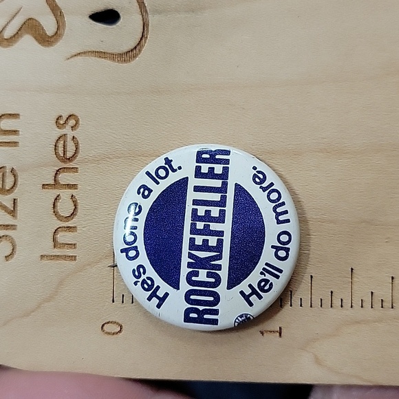 1958 ROCKEFELLER POLITICAL CAMPAIGN BUTTON - Picture 3 of 4